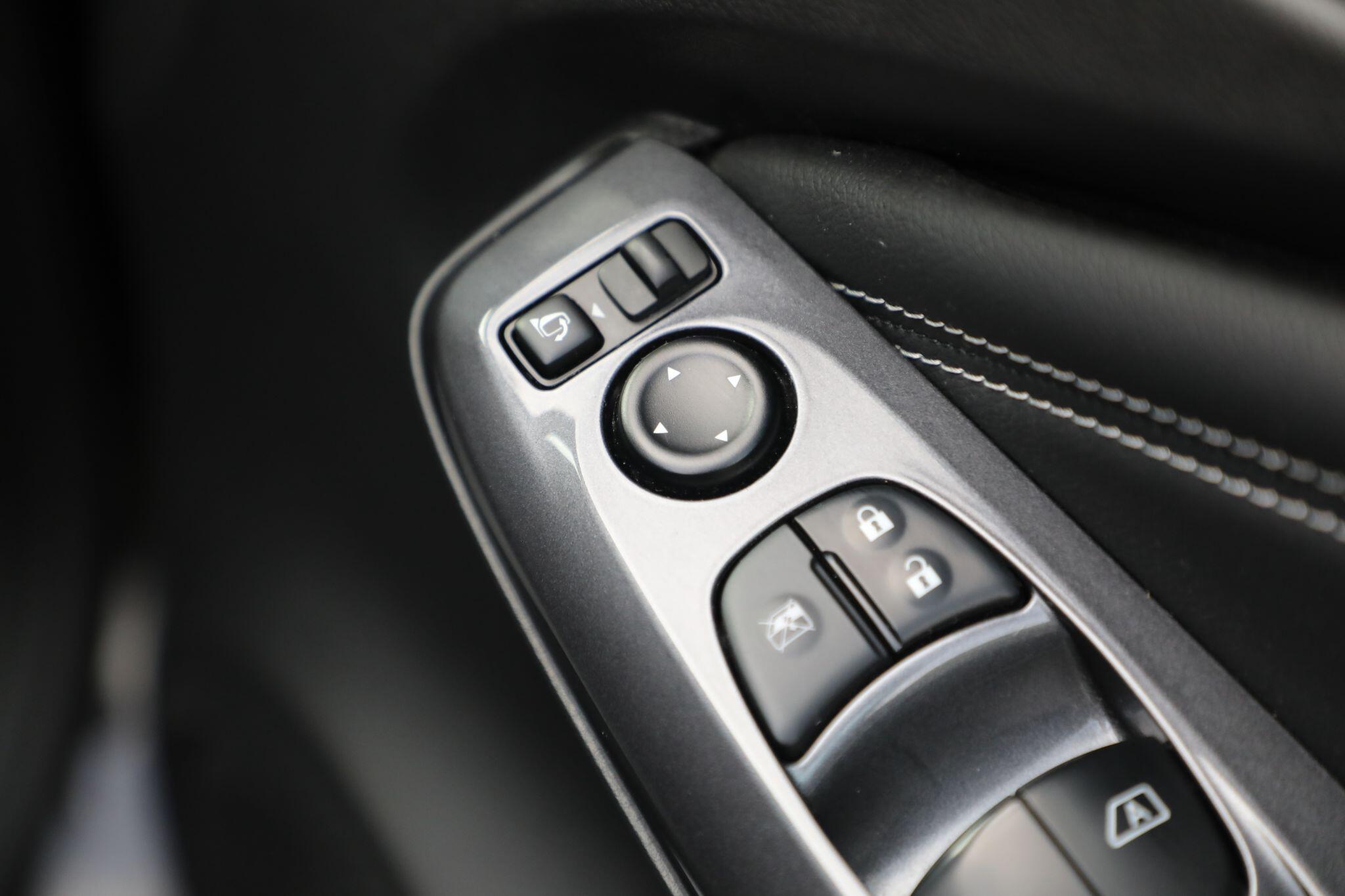 Large vehicle image